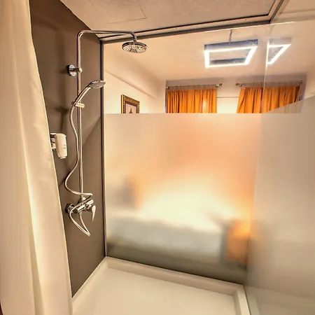 Vavien מלון 4*