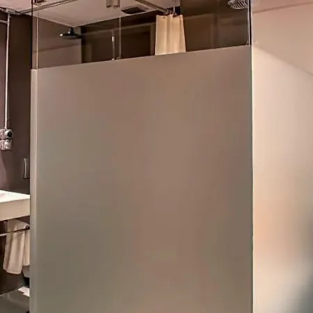 Vavien Hotell 4*